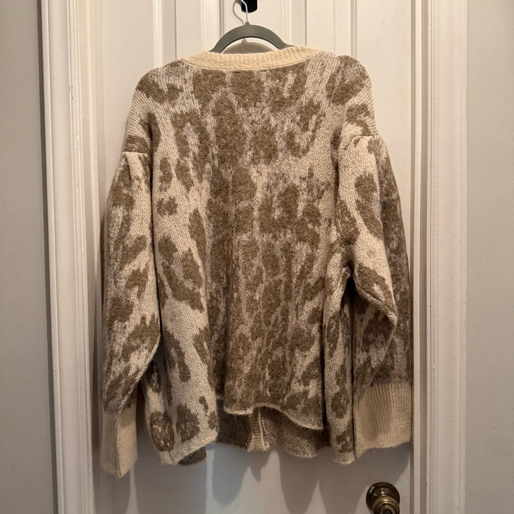 Terra & Sky 4X Animal Print Cardigan Cozy Cream Taupe Sweater - Picture 6 of 7
